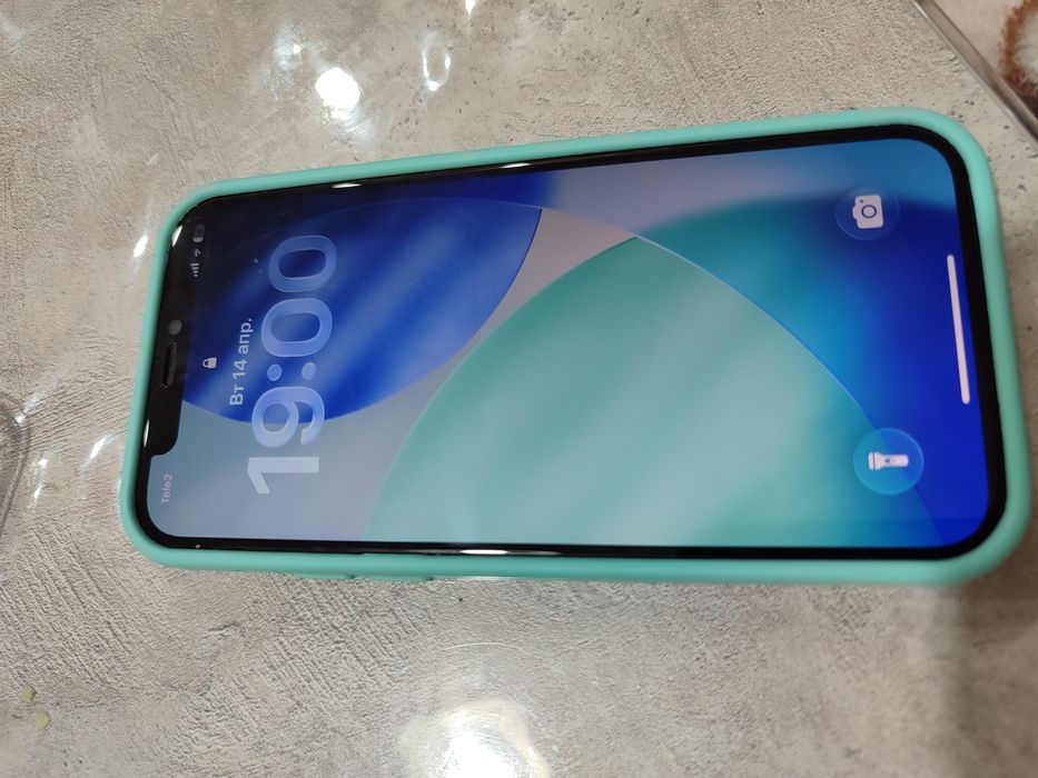 Срочно продам айфон 12