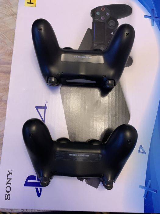 Playstation4 slim 1000г 23 игр HDR 1джестика все есть гарантия тоже