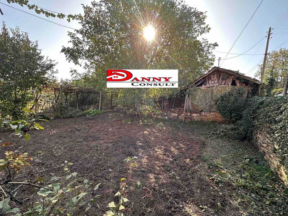 Къща с двор в с. Върбовка