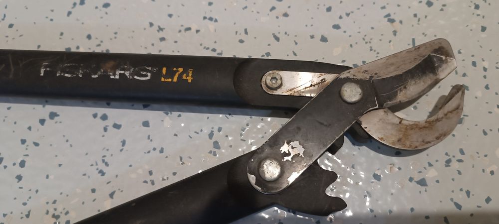 Vând foarfeca Fiskars