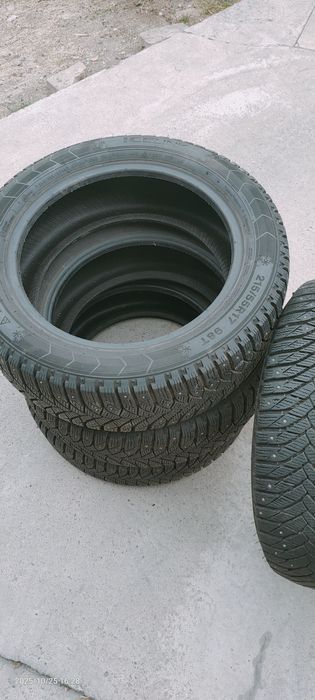 Шины 215/55/17R почти новый