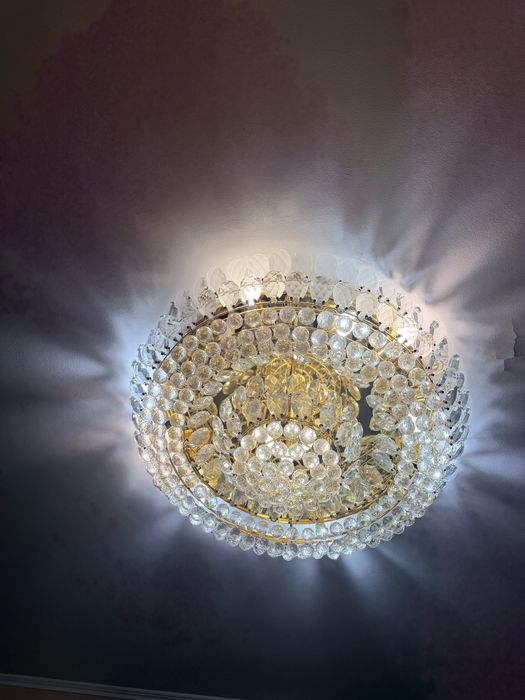 Продам люстру хрустальную.