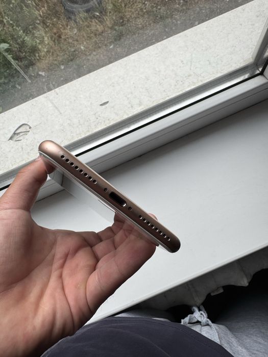 Продам iPhone 8 plus
