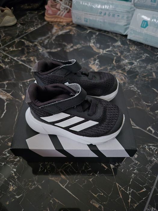 Adidasi fetite  Adidas