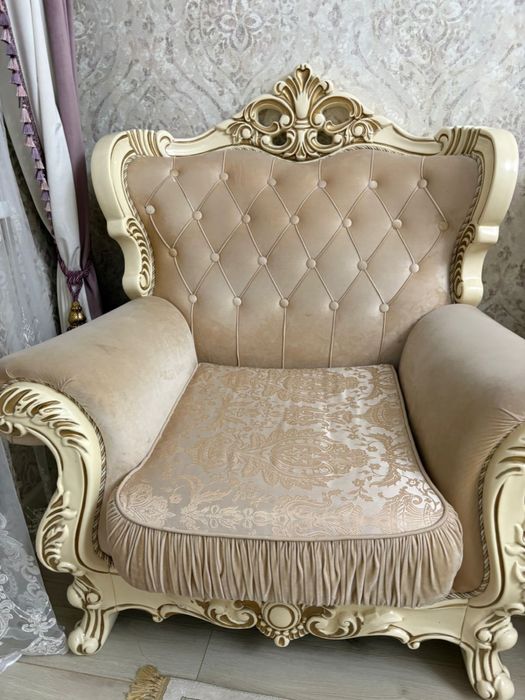 Продам Диван и два кресла