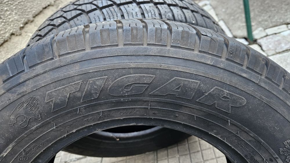 Зимни бусови гуми 215 75 16