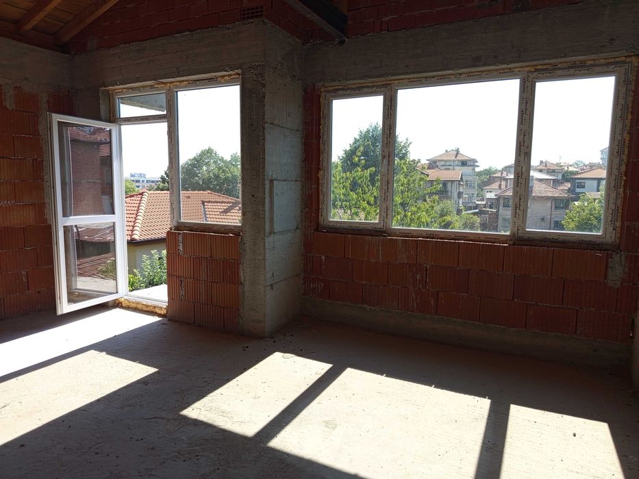 Двуетажна къща с акт 15