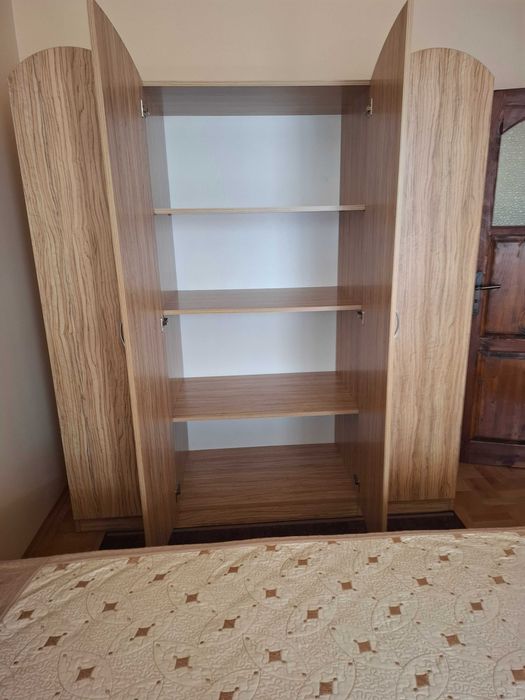 Продавам гардероб