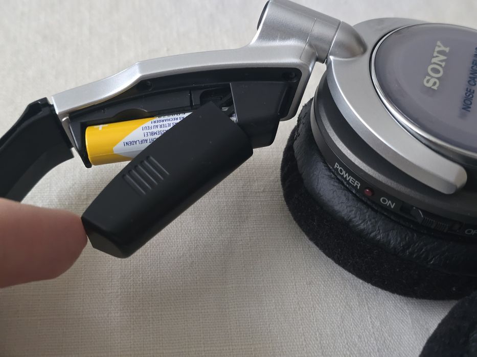 Căști Sony cu noise cancellation