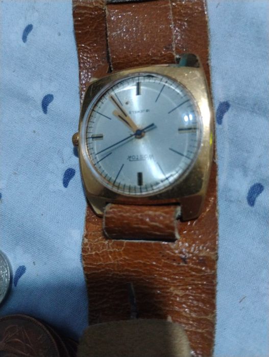 Vând ceasuri ,monede