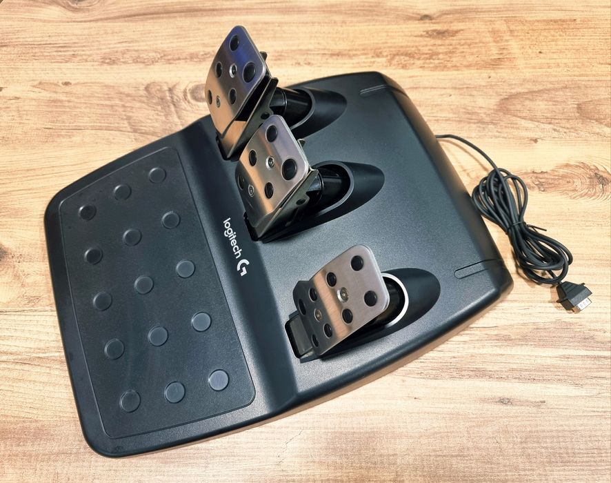 Волан с педали Logitech G29 Driving Force за Playstation 3,4,5 и PC