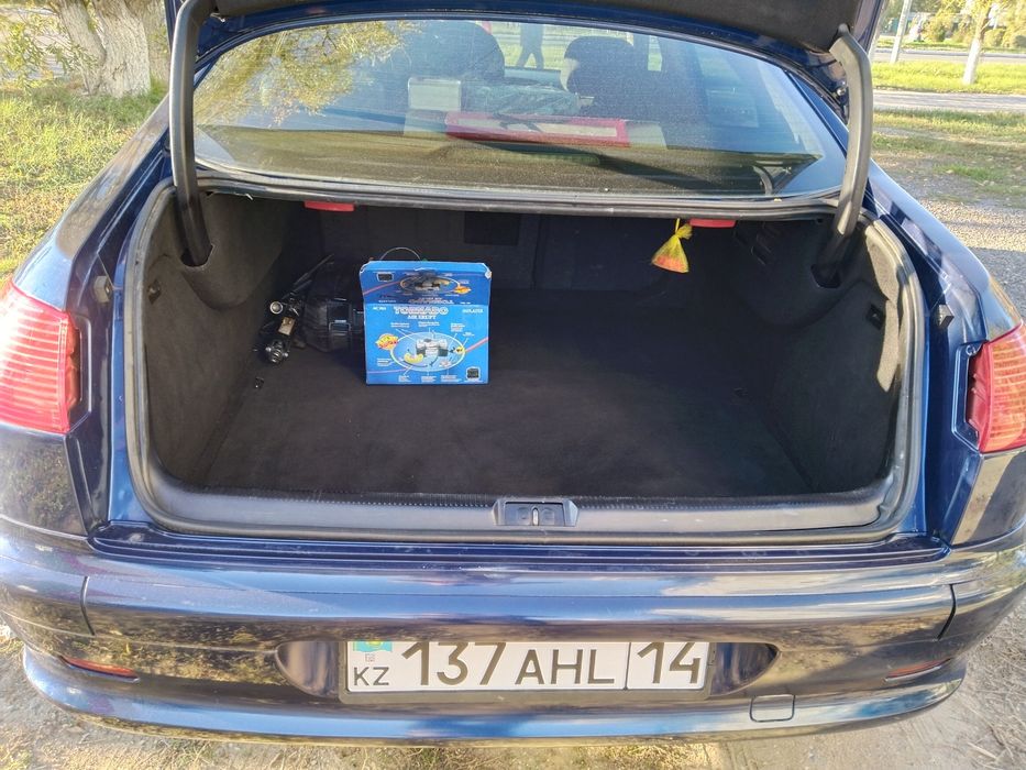 Пежо 607. Обём двигателя 2,2.