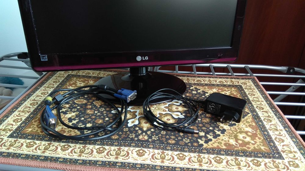 Монитор LG Flatron E2050T 20" WLED 5ms широкоформатный 16:9 VGA + DVI