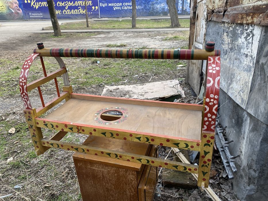 Продам бесик (национальная казахская колыбель)