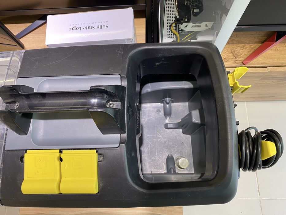 Моющий пылесос Karcher Professional Puzzi 10/1, 2 насадки, 9296/А10