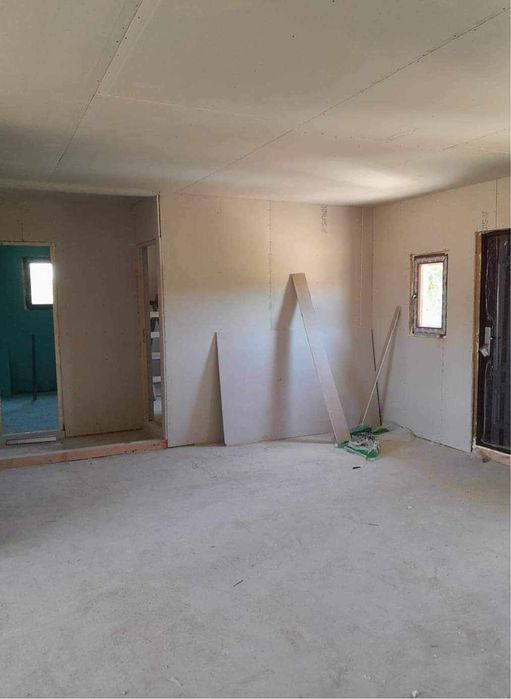 Vindem case pe structura metalica din panouri sandwichi