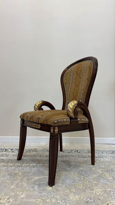 Стол со стульями из чистого дерева