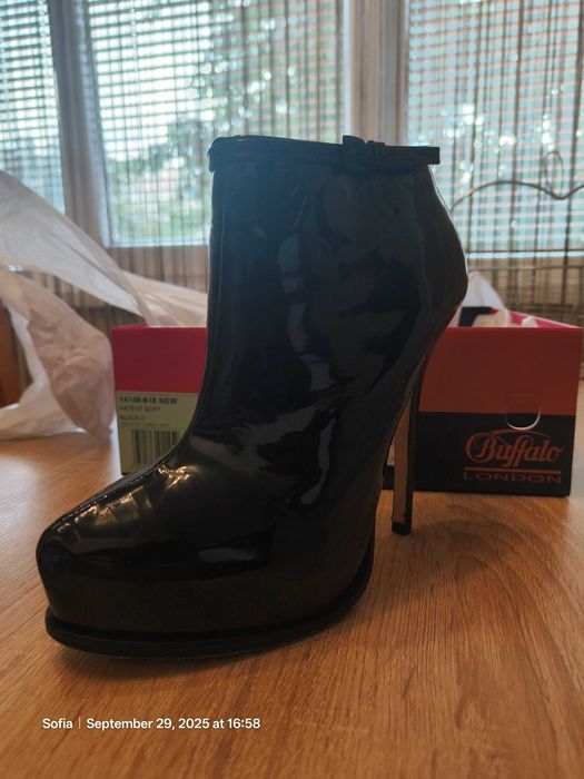 Продавам дамски черни боти Buffalo London