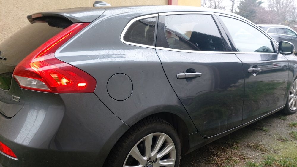 VOLVO V40 an fabricație2014 cu volan pe partea stângă.