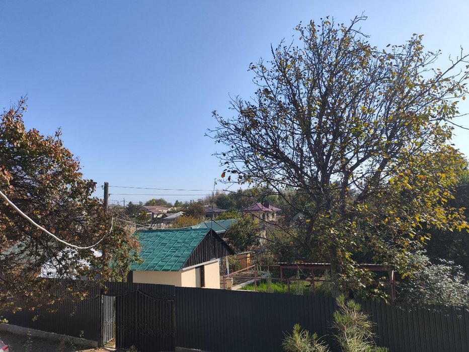 Отличная дача  9 км. От Сельхоз института. 6 соток+ 3 сотки. У реки