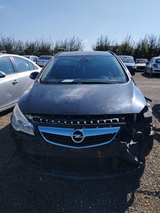 Opel Astra J avariat