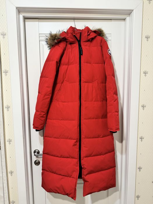 Продается пуховик Canada Goose