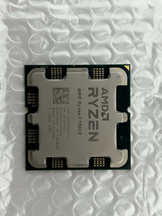 AMD Ryzen 9 7950X - 16 Nuclee / 32 Thread-uri