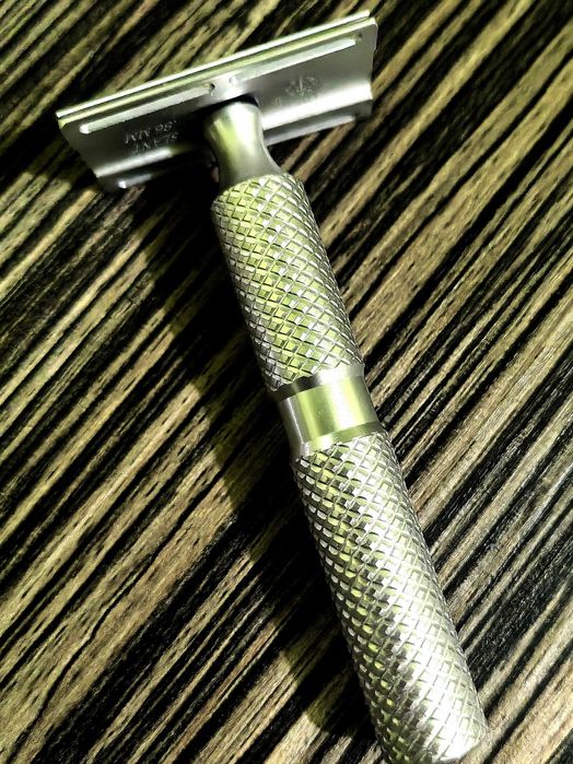 Timeless slant aluminum
