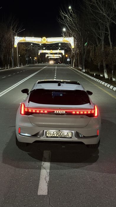 Zeekr 001. 3.2 sekund