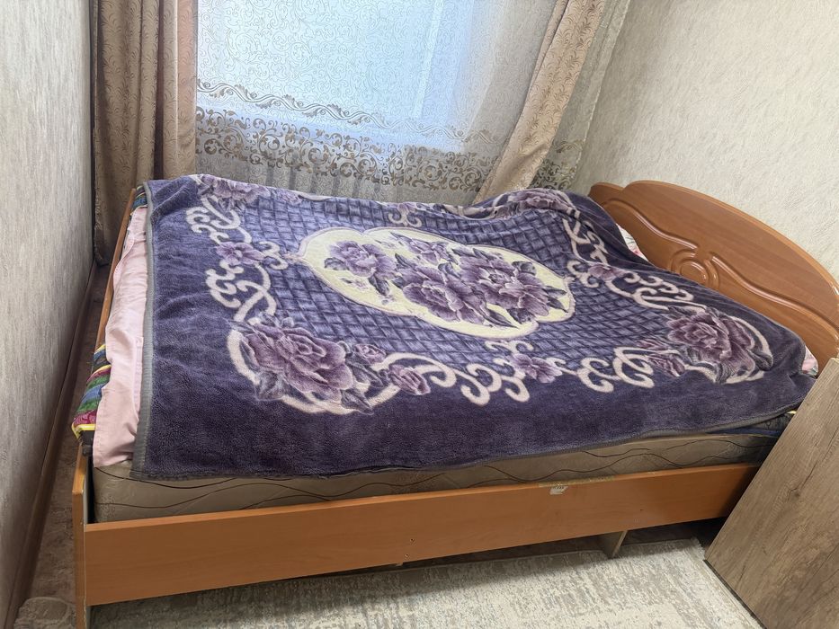 Продам спальный гарнитур