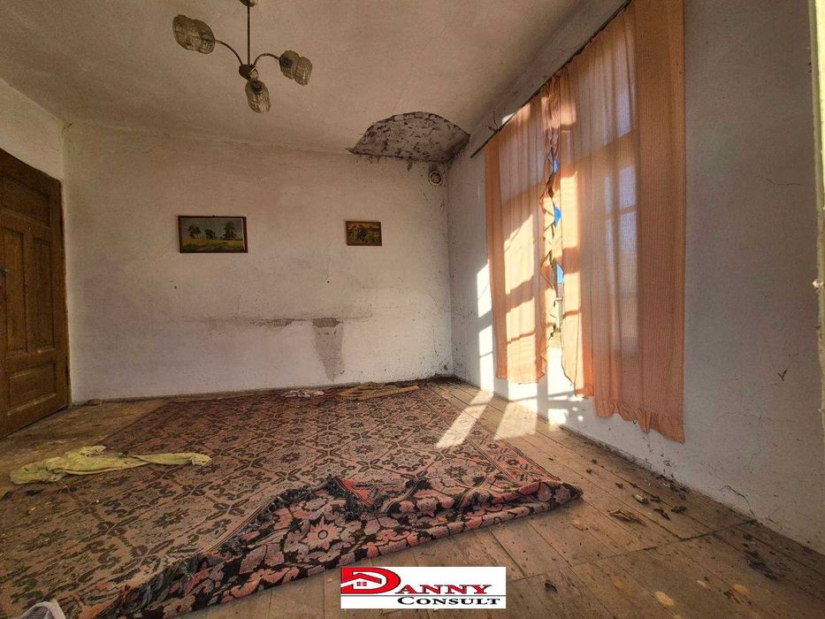 Стара къща с двор в Еленския балкан