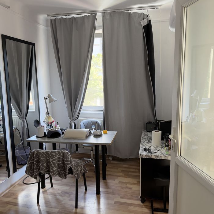 Inchiriere camera in salon vis-a -vis de Liceul Caragiale Ploiesti