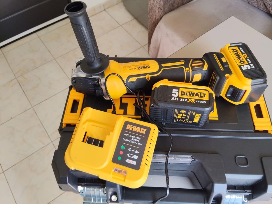 Vand  Flex Dewalt cu doi acumulatori  cu statie rapida de incarcare