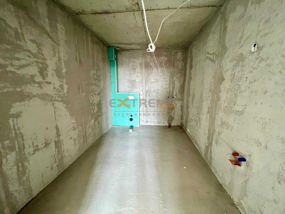 Продава се Четиристаен апартамент в Варна, м-т Св. Никола - 263 кв.м за 2013 €/кв.м - Снимка #6