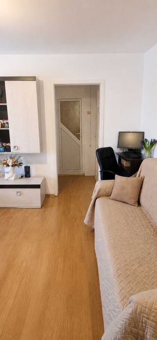 Apartament 2 camere de vânzare – Găești | Etaj 3 | Renovat | Centrală proprie