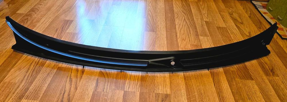 Ornament parbriz nou si original BMW E46 Coupe 51718232894