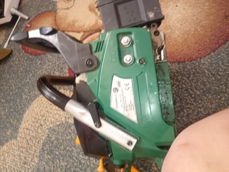 Vând sau schimb drujba pe benzina