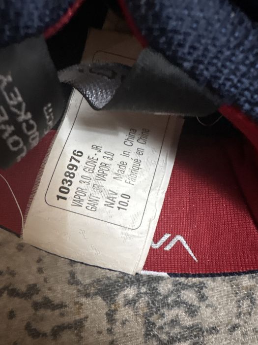 Продам перчатки хокейные