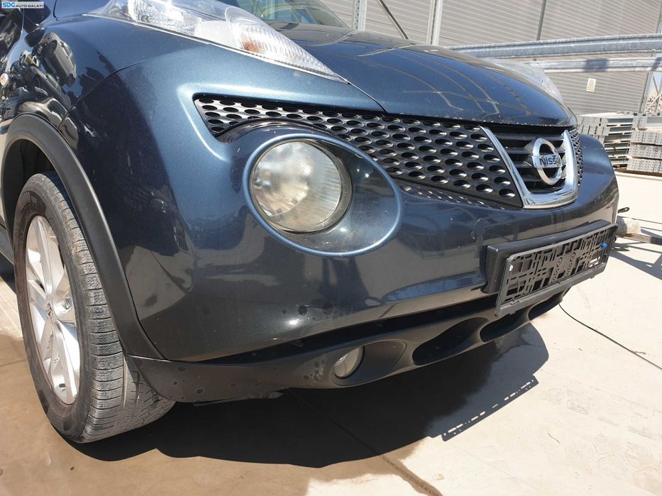 Bara Spoiler Fata cu Proiectoare FARA Grila cu Emblema Nissan Juke F15 NFL Non Facelift 2010 - 2014 Culoare RAQ [K6302]