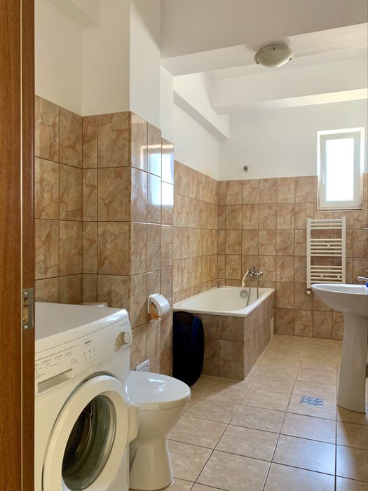 Garsoniera 40 mp decomandata etaj 1 din 2 + parcare dedicata