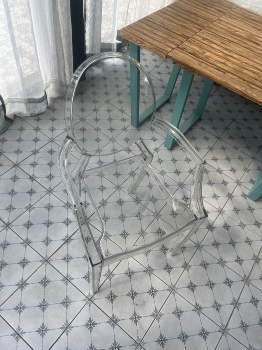 Продаются пластиковые стулья