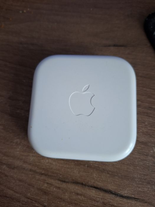 Casti apple cu fir
