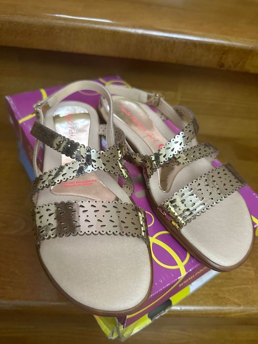 Сандалии для девочки