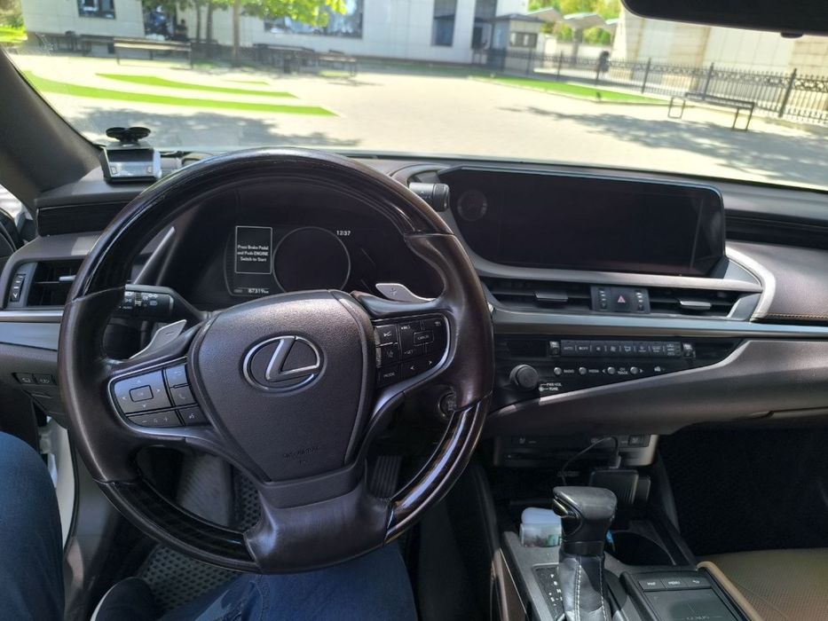 Автомашина Lexus 350