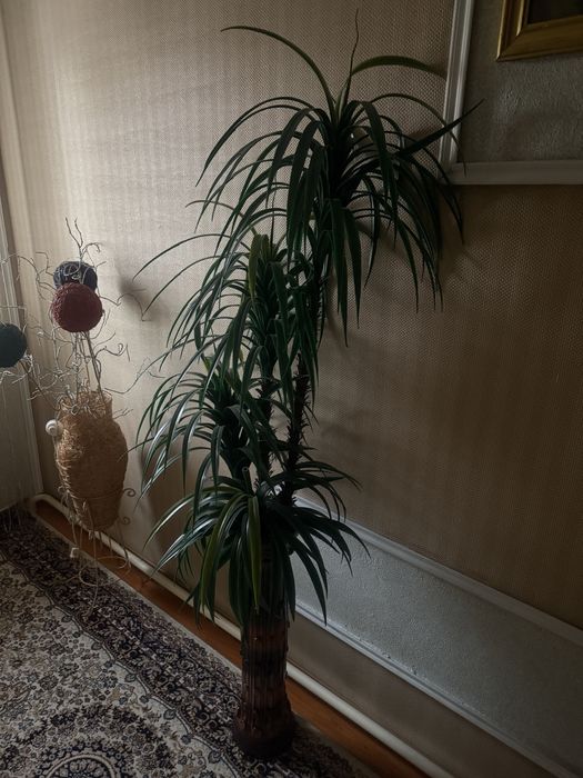Продам исскусивенное дерево