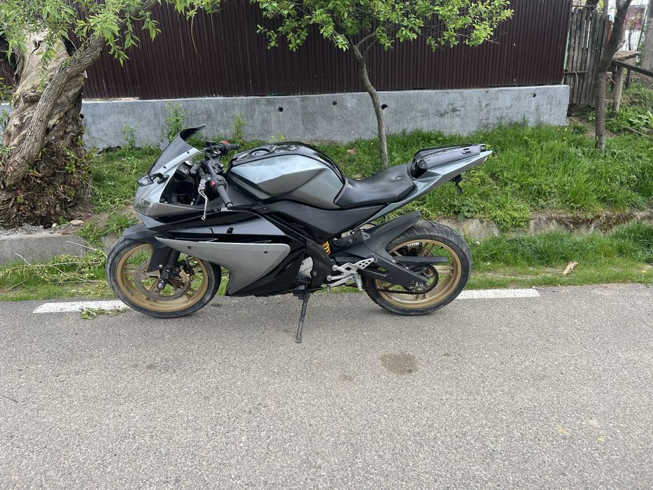 Yamaha yzf 125 2012