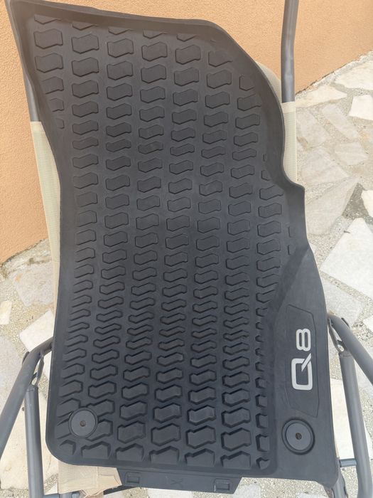 Комплект 4  гумени стелки, Всесезонни, Audi Q8 2023-Черни