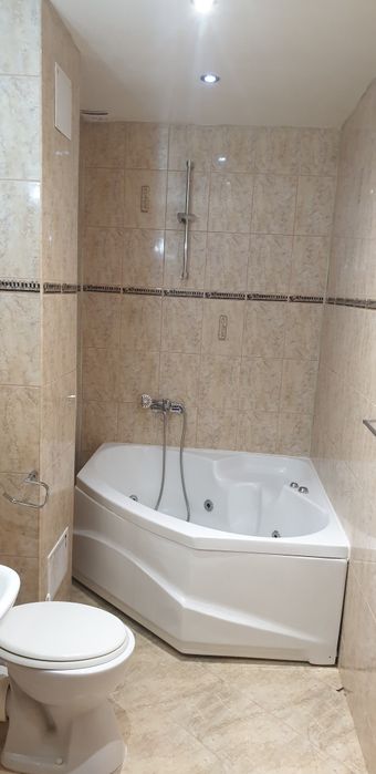Dau in chirie apartament cu 3 camere