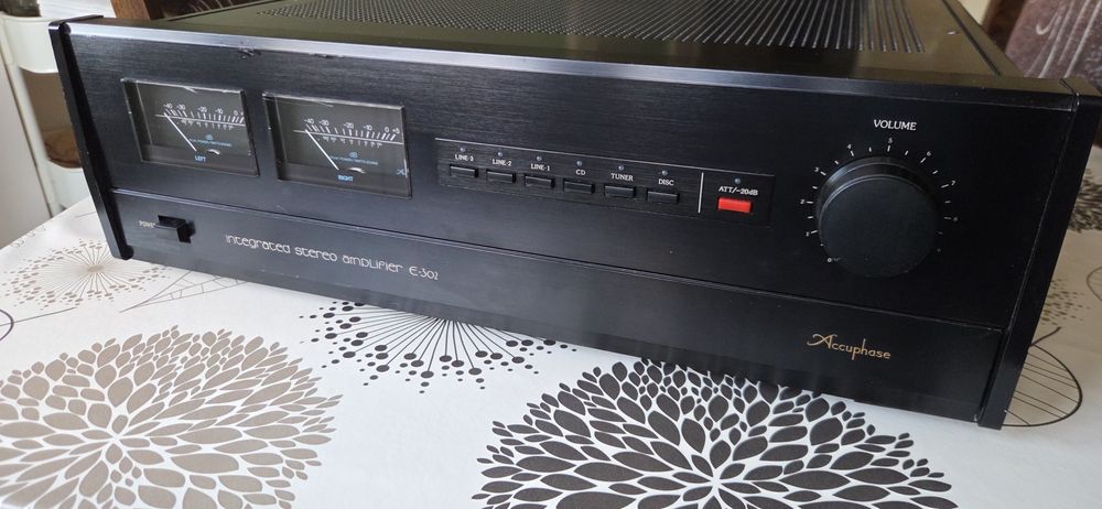 Усилвател Accuphase E 302