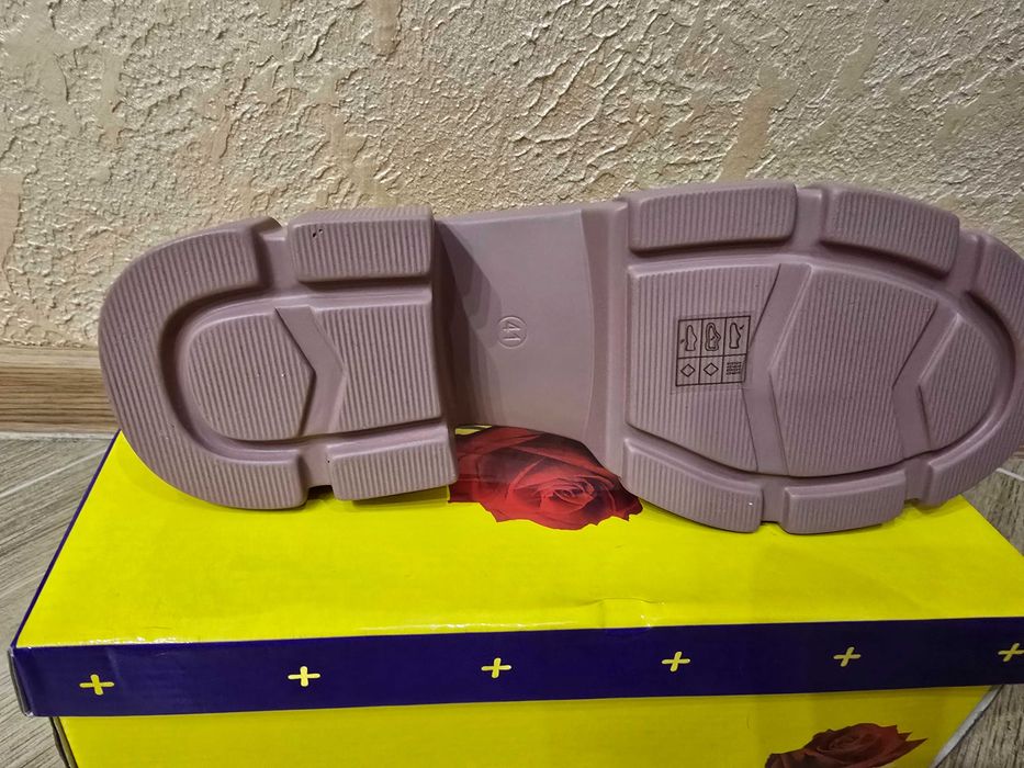 Продавам обувки 40 номер